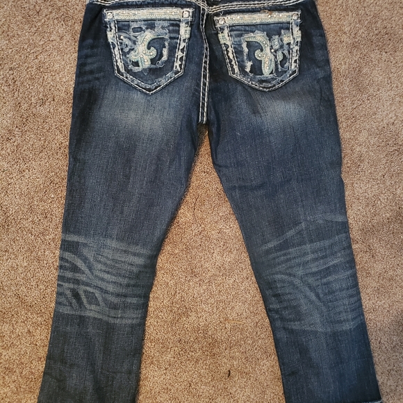 Rock Revival Crop Jeans - Picture 3 of 3